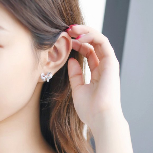 NEW 18K White Gold Diamond Bow Knot Earrings b8 - Picture 2 of 5